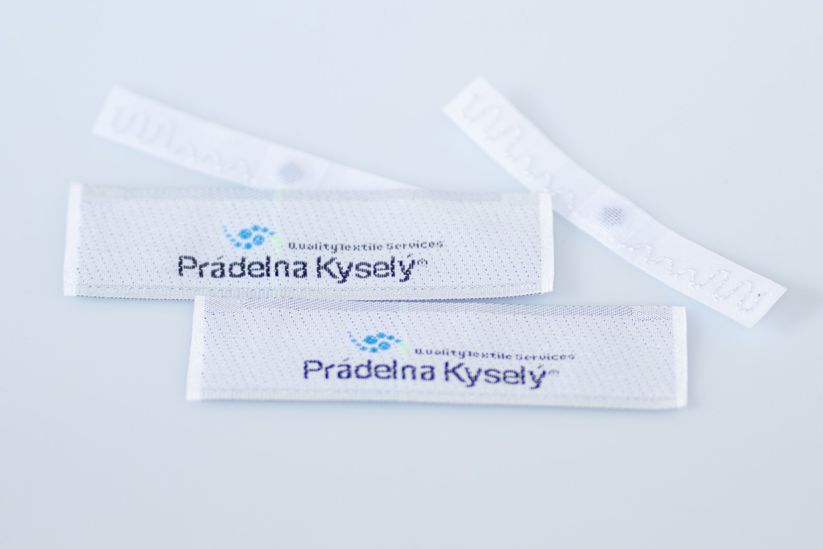 Čisté složené prádlo zabalené v hygienické fólii